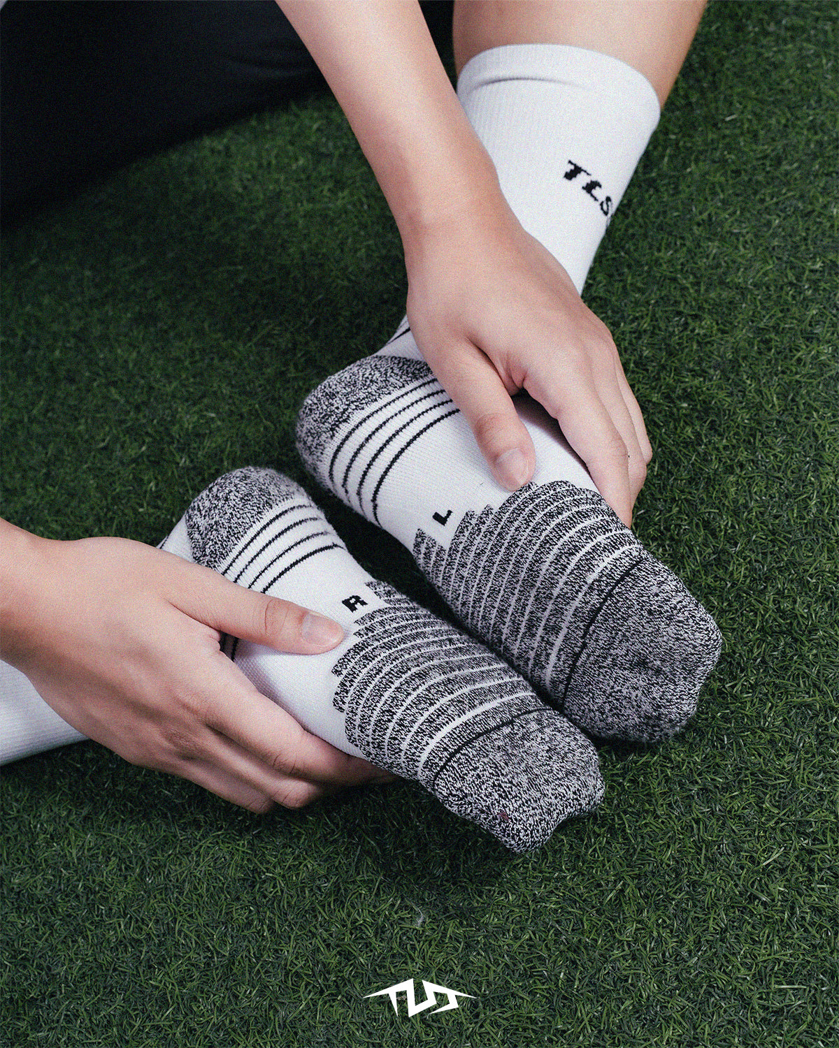 TLSS STRIKER THIN ANTI-SLIP MID-CALF TRAINING SOCKS
