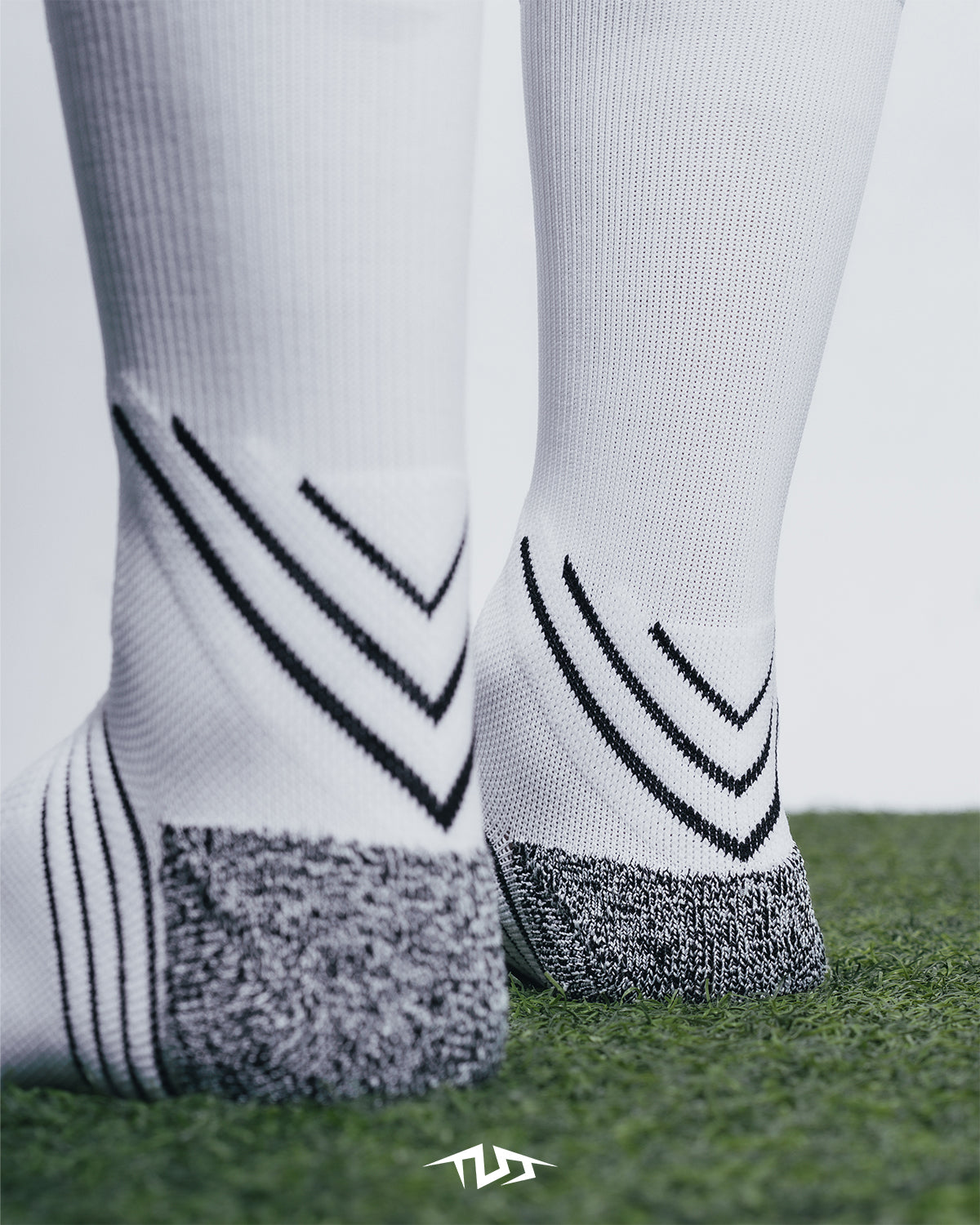 TLSS STRIKER ANTI-SLIP MID-CALF TRAINING SOCKS
